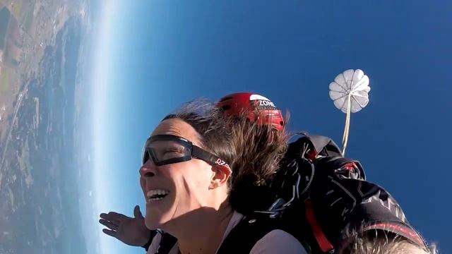 Amber Vindasius's Tandem skydive! смотреть онлайн