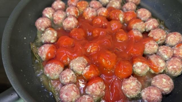 Вариант ужина! Мясные шарики с сулугуни! Простое и очень вкусное сочетание, приготовит каждый! смотреть онлайн