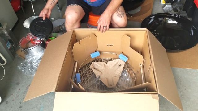 UNBOXING | Weber Master-Touch | Kettle grill | WEBER ASSEMBLY смотреть онлайн