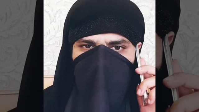 Kashmiri Women chit chat over on phone during Eid 2020 смотреть онлайн
