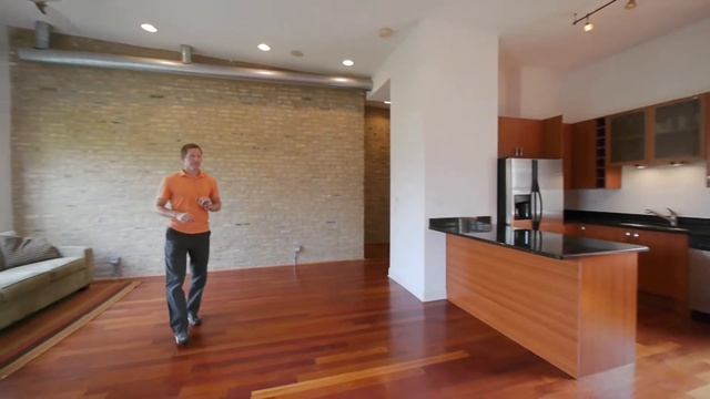 A loft-like Ravenswood 2-bedroom near the Damen Brown Line stop смотреть онлайн