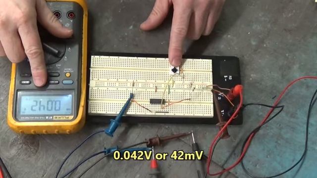 Testing The LM339 Quad Comparator Integrated Circuit