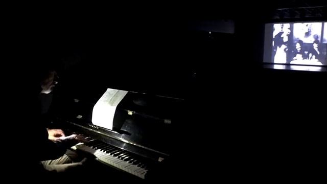 La bande son improvisée de Jean-Yves Candela sur le Film "L'immigrant" de Charlie Chaplin смотреть онлайн