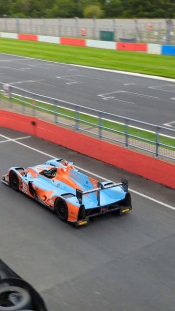 Aston Martin/Pescarolo LMP1 entering pitlane Donington Park смотреть онлайн