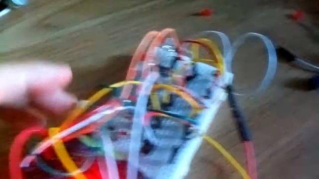 Проект 1 :Фоторезистор. Обрабатываем освещённость , зажигая или гуся светодиоды. смотреть онлайн