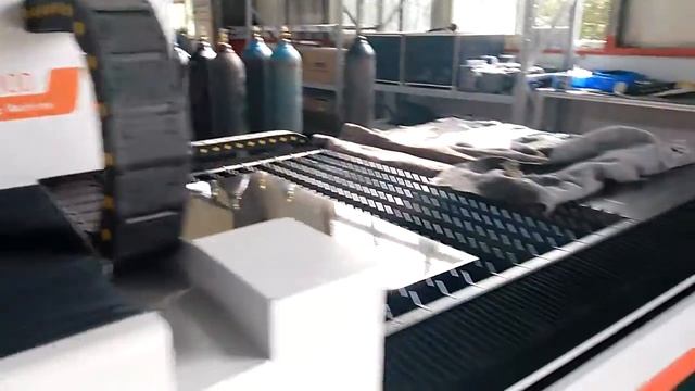 750w Raycus laser cutting machine/750в fibонно-лазерный станок для резки нержавеющей сталeй смотреть онлайн