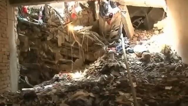 Building collapse at Savar in Bangladesh смотреть онлайн
