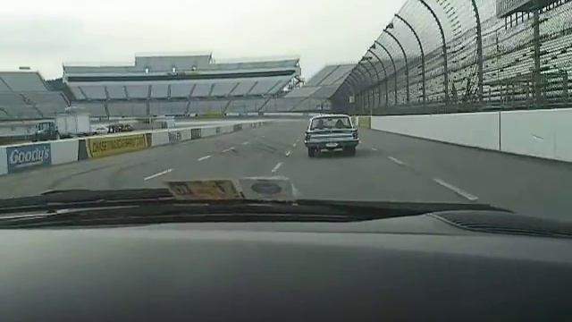 martinsville 010.MOV смотреть онлайн
