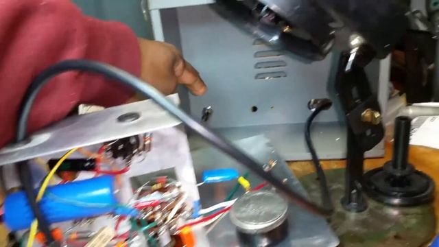 Recapping, Grounding & Fusing A Vintage EICO 950B Capacitance Tester смотреть онлайн