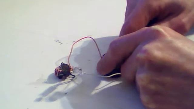 Piezoelectric Generator 3V with Joule Thief смотреть онлайн