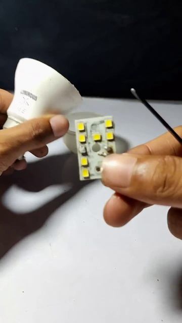 #shorts how to repair led bulb || led bulb ko 12V battery se kaise jalaye || led लाइट कैसे बनाएं🤯 смотреть онлайн
