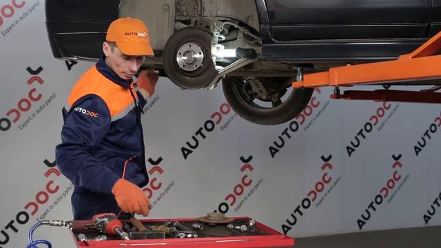 Kaip pakeisti galinio rato guolis VOLVO S60 I [PAMOKA] смотреть онлайн