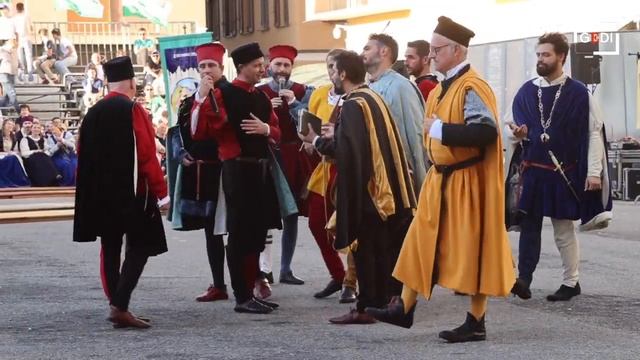 Mortara, bis della Torre nel palio смотреть онлайн