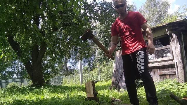 Колка дров одной рукой смотреть онлайн