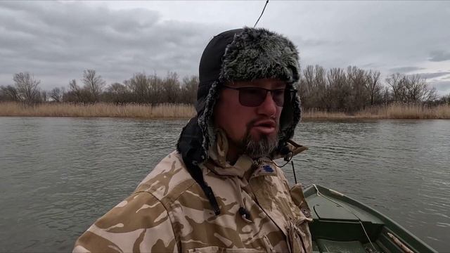 Семейная рыбалка в дельте Волги: испытание удачей и погодой! смотреть онлайн