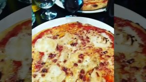 🍕 Пицца с козьим сыром и мёдом: Вкусный французский секрет! #Пицца #ФранцузскаяГастрономия