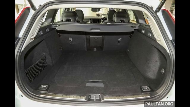 Volvo V60 Recharge T8 смотреть онлайн