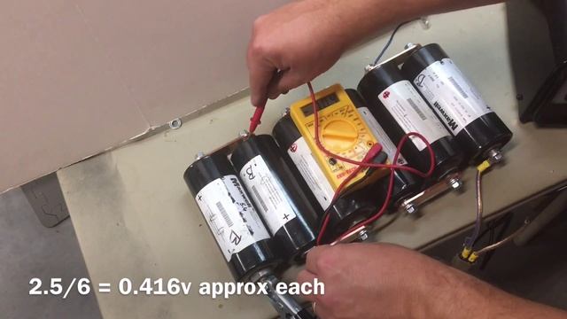 Charging Discharged Boostcap Ultracapacitor Maxwell Capacitor 2.5V 2600F Car Audio смотреть онлайн