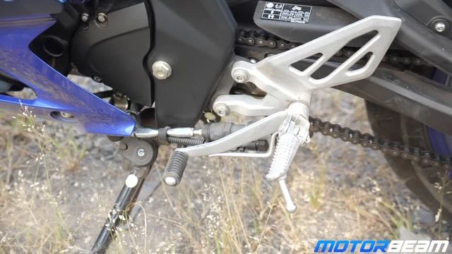 Hero Karizma XMR vs Yamaha R15 V4 vs Bajaj Pulsar RS 200 - Best Faired Bike For ₹2 Lakh? | MotorBea смотреть онлайн