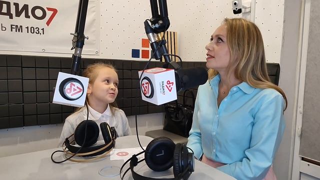 Виктория Кашина с мамой на "Радио 7" Тюмень . Art Music Life и разговор о музыке. Эфир от 19.10.22 смотреть онлайн