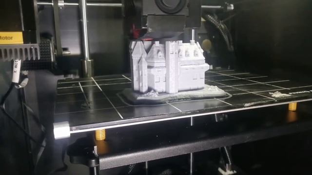 Печатаю замок. Time-Lapse процесса печати. смотреть онлайн