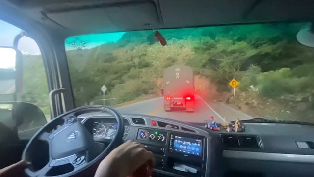 Colombia's Insane Road Dangers смотреть онлайн
