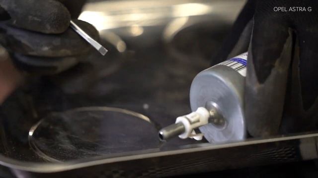 Kuinka vaihtaa polttoainesuodatin OPEL ASTRA G CC (F48, F08) -malliin [OHJEVIDEO AUTODOC] смотреть онлайн