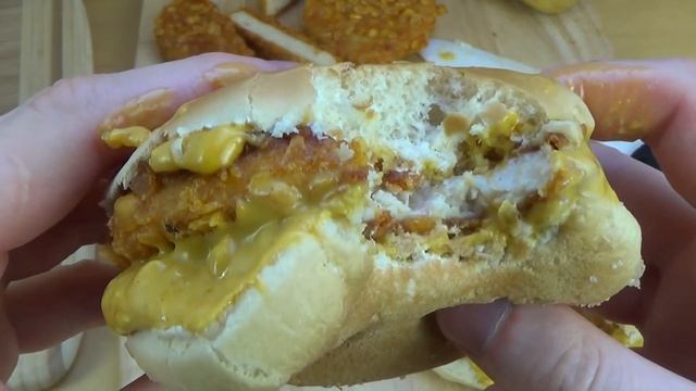 Crispy Chicken Burger - JunkFoodTasterDotCom смотреть онлайн