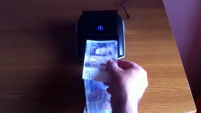 Detector de verificat bani,bancnote falsi смотреть онлайн