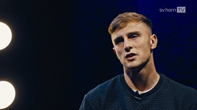 Pascal Macher trifft im Spiel gegen die Young Violets auf seine Ex-Kollegen! смотреть онлайн