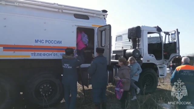 Оказание помощи населению подтопленных территорий в Новосибирской области смотреть онлайн
