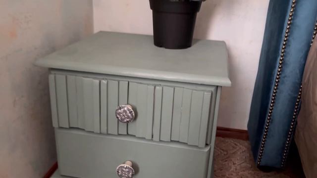 Перекрасить полированную тумбу можно. Но что будет с ней через 3 года. Смотрите в видео! смотреть онлайн