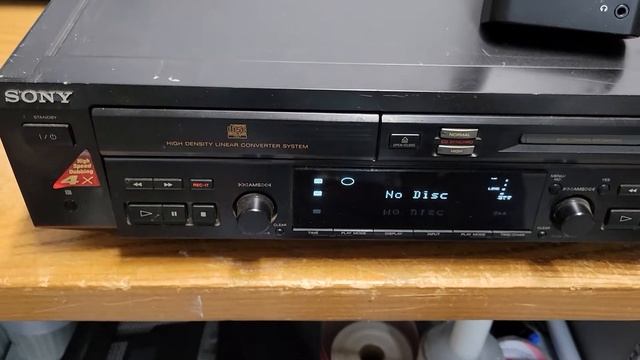 Testing a Sony cd player mini disc player/recorder MXD-D3 смотреть онлайн