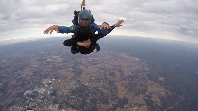 Charlie's Tandem Skydive at Skydive City смотреть онлайн
