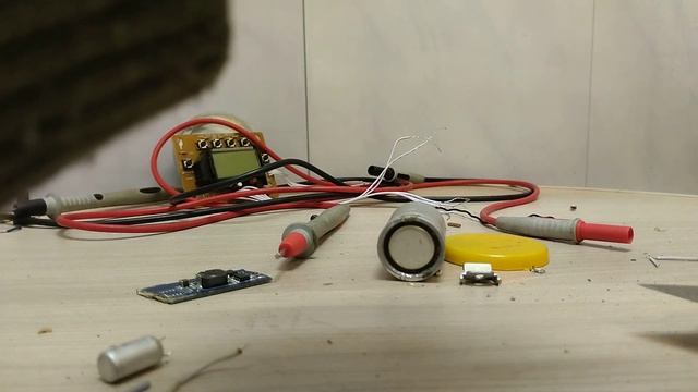 Разбираем старые и новые конденсаторы и смотрим что внутри #1 смотреть онлайн