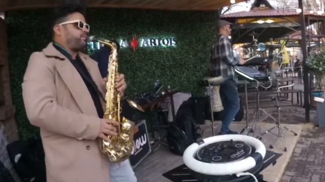 Friendships, Pascal Letoublon - Blow Electroband SAX Remake Live at Social Grill 2022 смотреть онлайн