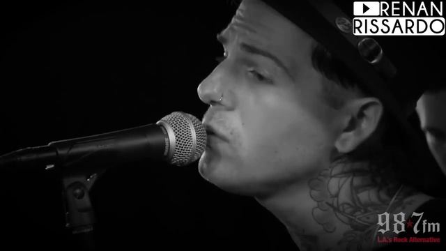 The Neighbourhood - Sweater Weather (Tradução) смотреть онлайн