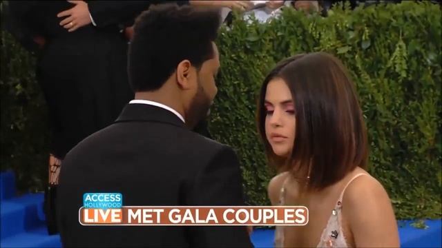 Selena Gomez & The Weeknd At The 2017 Met Gala 5/1/2017 смотреть онлайн