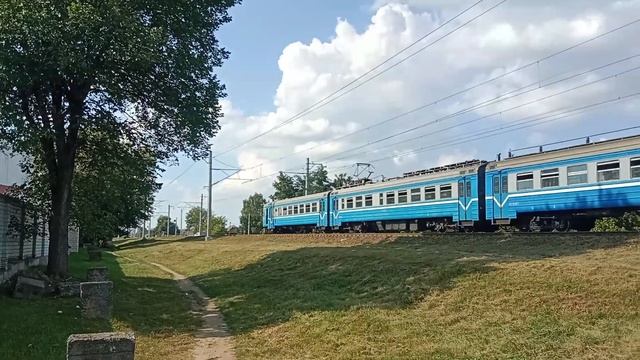 "странный свисток" ЭР9т-674 с поездом Жлобин-Осиповичи на перегоне Бобруйск-Березина. смотреть онлайн