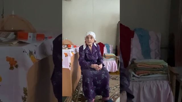 Хиффә әби 1970 елларда карты белән тырышып йорт төзегәннәрен искә алды. смотреть онлайн