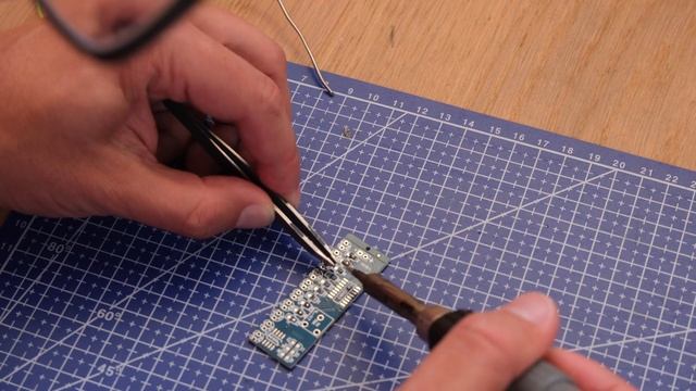 Running Lights soldering kit смотреть онлайн