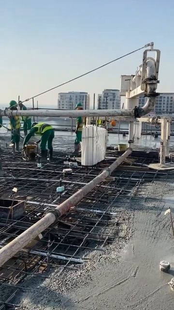 Casting Post tension Concrete Slab Using Concrete Distributor. #shortvideo #shorts #dubai смотреть онлайн