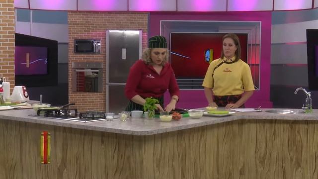TORRE DE CREPES DE RÚCULA Y HUEVOS EN COCOTTE - COCINA RICA TV смотреть онлайн