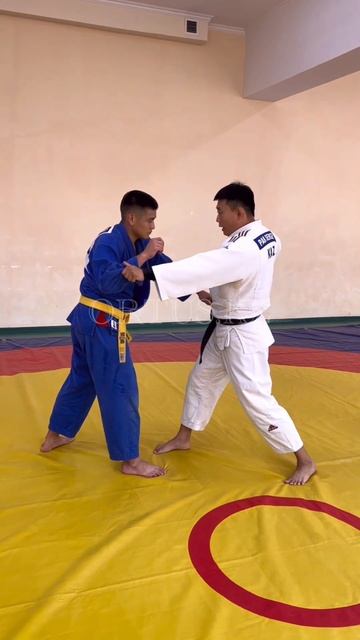 Judo Kumi-Kata - техника захватов. Дзюдо срыв захвата двумя руками с дальнейшим перехватом.ORTUS.KZ смотреть онлайн