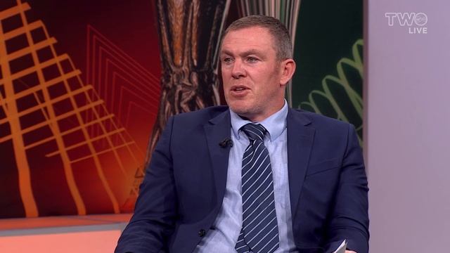 Discussing West Ham's performance against AZ Alkmaar. смотреть онлайн