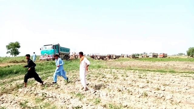 truck dumper fell off the road volvo ew 130 machine fired sindhi operator смотреть онлайн