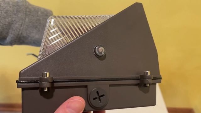 VEVOR 2PCs LED Wall Pack Lights, 100W 10800LM, 5000K Commercial Outdoor Lights смотреть онлайн