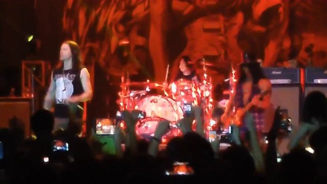 Slash - Sweet Child O' Mine (Araneta Coliseum, May 4, 2013) смотреть онлайн