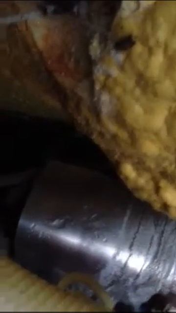 Leak from thermometer site onto sheet metal covering смотреть онлайн