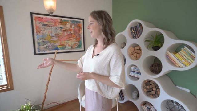 Woman Living on a Charming Tiny Houseboat in All 4 Seasons – Full Tour & How It Works смотреть онлайн